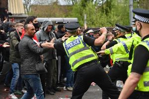 球天下体育官网-曼市警方再逮捕3名足球流氓，涉去年曼联vs特温特的80人互殴案