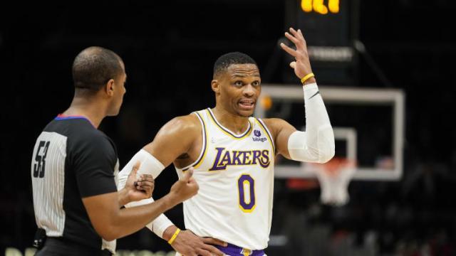 韦少将在训练营开始前离队？湖人交易补强尚未结束